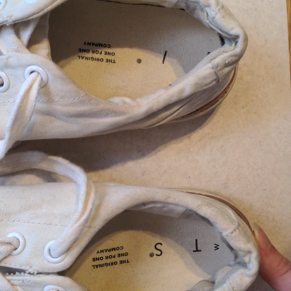 Toms off white sneakers size 9 low tops - Picture 7 of 9